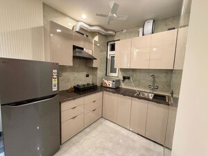 Kitchen in 2 BHK Builder Floor at Sector 43 – for Rent