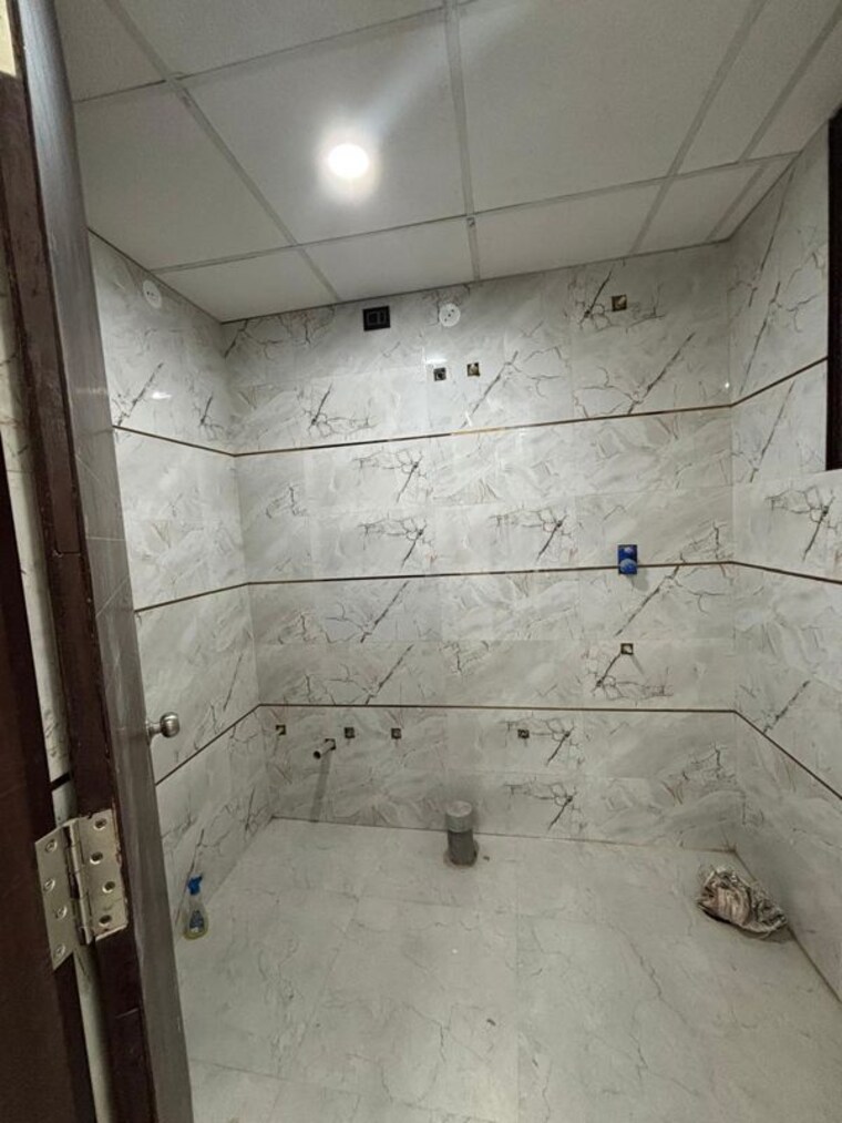 Bathroom, sector 16b greater noida 3 Bedroom 1395 Sq.Ft. Builder Floor In Sector 16b Greater Noida Greater Noida 10168255