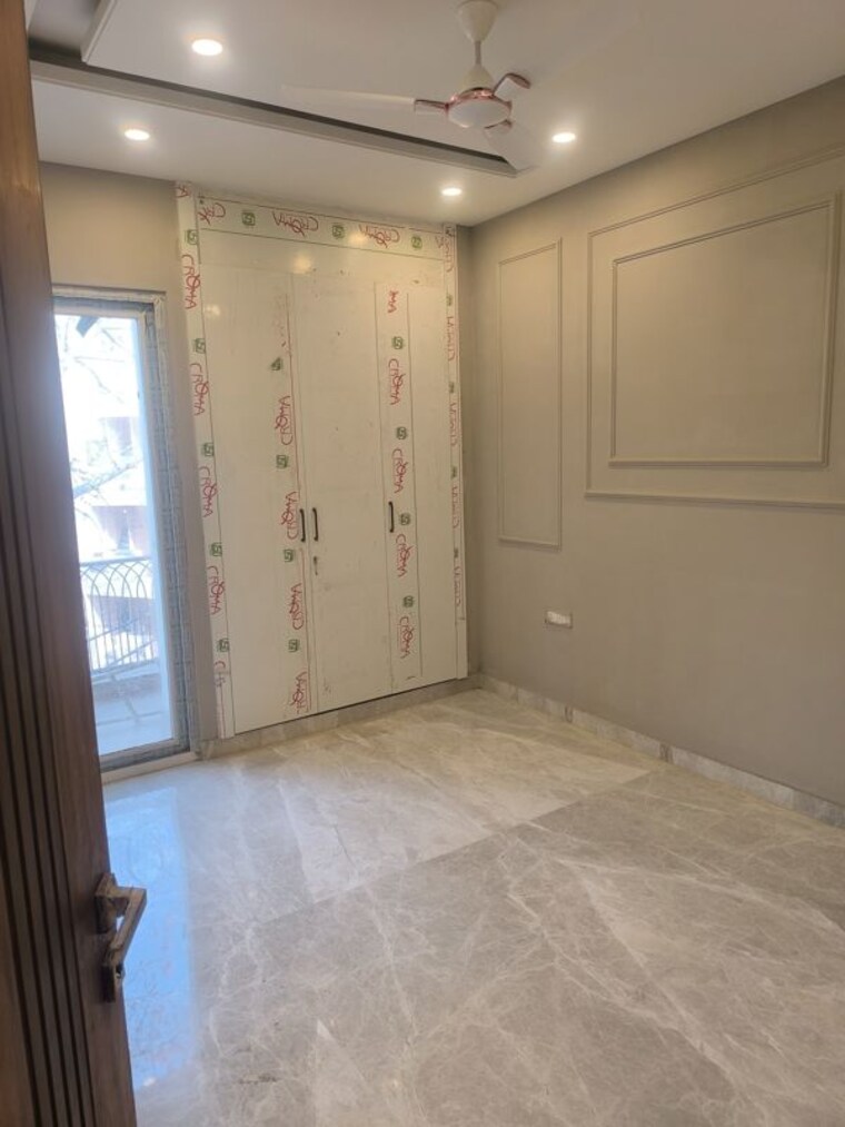Room, lajpat nagar ii 3 Bedroom 1800 Sq.Ft. Builder Floor In Lajpat Nagar ii Delhi 10168277