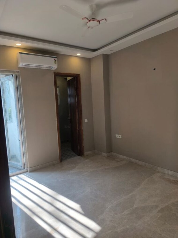 Room, lajpat nagar ii 3 Bedroom 1800 Sq.Ft. Builder Floor In Lajpat Nagar ii Delhi 10168277