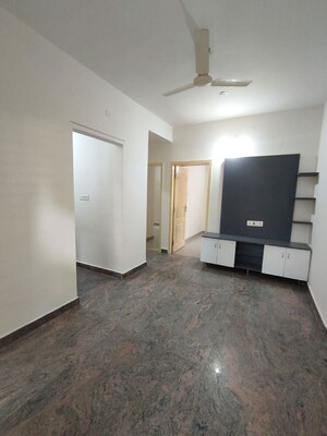 Room in 2 BHK Builder Floor at Hsr Layout – for Rent