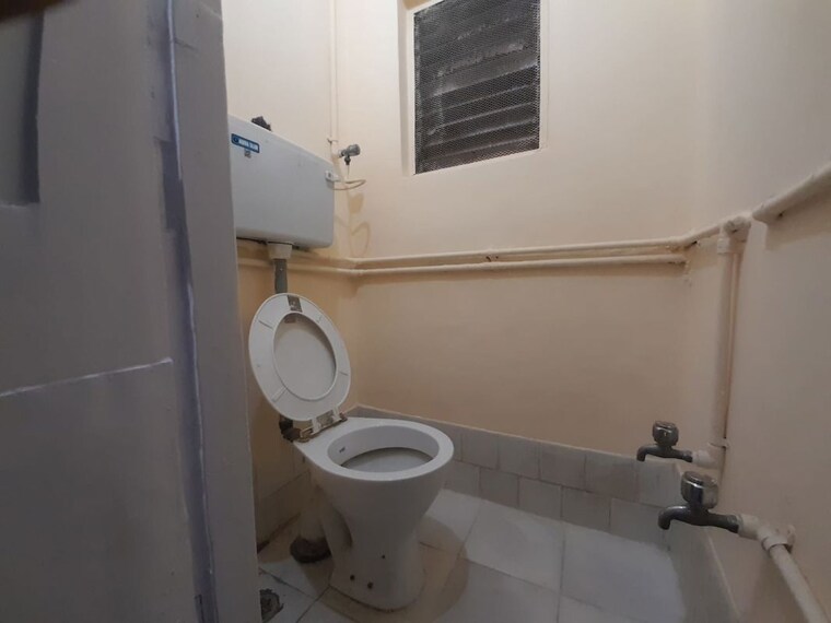Attached Bathroom, malad west 1 Bedroom 390 Sq.Ft. Apartment In Malad West Mumbai 10168315