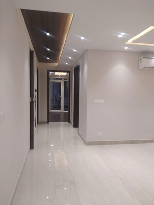 Room in 3 BHK Builder Floor at Ardee City, Sector 52 – for Rent