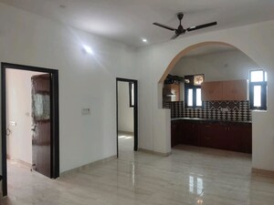 Building Lobby in 3 BHK Builder Floor at Ardee City, Sector 52 – for Rent