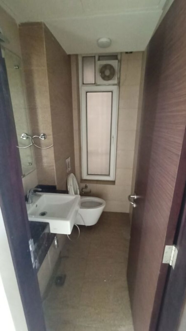 Bathroom, mahindra-luminare 3 Bedroom 2985 Sq.Ft. Apartment In Sector 59 Gurgaon 10168328