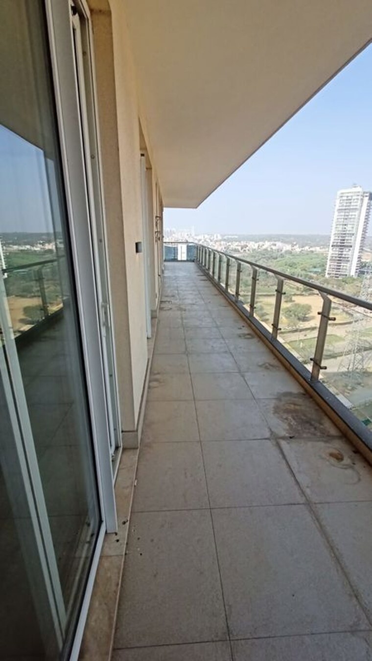 Balcony, mahindra-luminare 3 Bedroom 2985 Sq.Ft. Apartment In Sector 59 Gurgaon 10168328