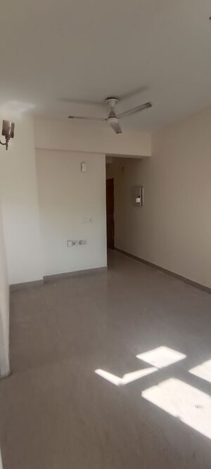 2 BHK Apartment For Rent in Shree Vardhman Mantra, Sector 67