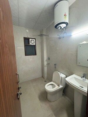 Bathroom in 1 BHK Builder Floor at Sector 46 – for Rent