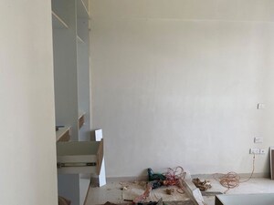 Furnished Amenities in 2 BHK Apartment at Sheth Zuri, Laxmi Nagar – for Rent