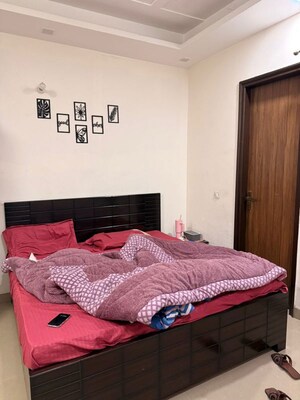 Bedroom in 2 BHK Builder Floor at Sector 52 – for Rent