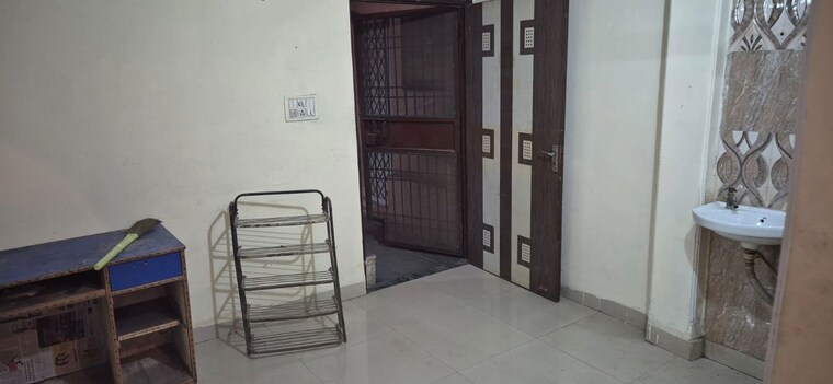 Room, mayur vihar 2.5 Bedroom 700 Sq.Ft. Builder Floor In Mayur Vihar Delhi 10168388