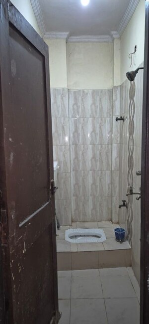Bathroom in 2.5 BHK Builder Floor at Mayur Vihar – for Rent