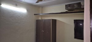 Furnished Amenities in 2.5 BHK Builder Floor at Mayur Vihar – for Rent