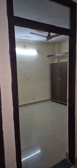 Room in 2.5 BHK Builder Floor at Mayur Vihar – for Rent