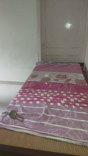Bedroom in 1 RK Apartment at Mayur Vihar – for Rent