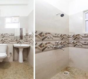 Bathroom in 6+ BHK Independent House at Gomti Nagar – for Rent