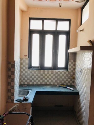 Living Room in 1.5 BHK Builder Floor at Mayur Vihar – for Rent