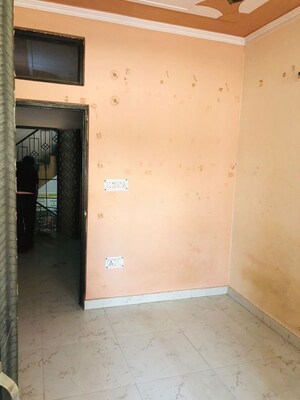 Room in 1.5 BHK Builder Floor at Mayur Vihar – for Rent