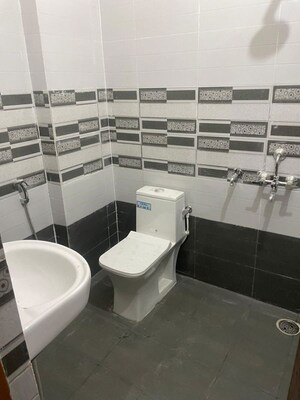 Team Area in 2 BHK Apartment at Rishita Manhattan, Gomti Nagar – for Rent