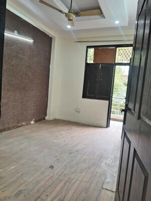 Room in 2 BHK Independent House at Niti Khand Iii – for Sale