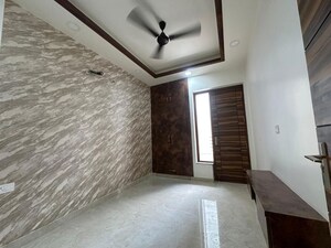 Room in 3 BHK Builder Floor at RPS Palm Drive, Sector 88 – for Rent