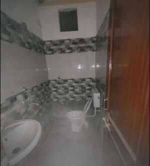 Master Bedroom in 1 BHK Apartment at Husainganj – for Rent