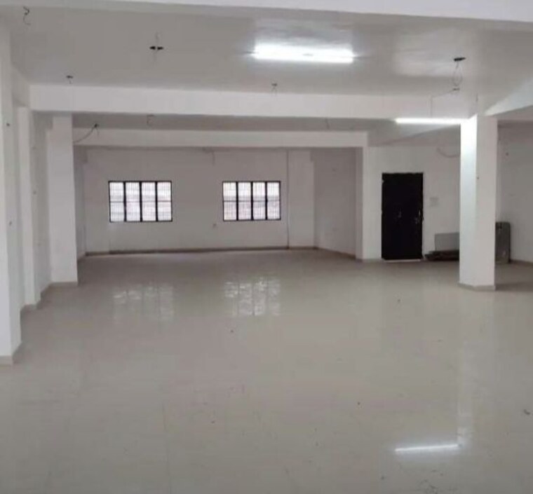 Room, hazratganj Commercial Office Space 2100 Sq.Ft. In Hazratganj Lucknow 10168474