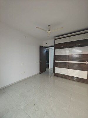 Room in 3 BHK Apartment at Akshar Alvario, Seawoods – for Rent