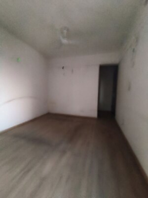 Room in 4 BHK Apartment at Sushma Infinium, Ghazipur – for Rent