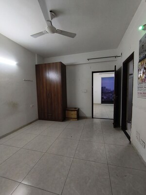 Room in 4 BHK Apartment at Sushma Infinium, Ghazipur – for Rent