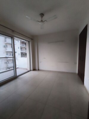 Room in 4 BHK Apartment at Sushma Infinium, Ghazipur – for Rent