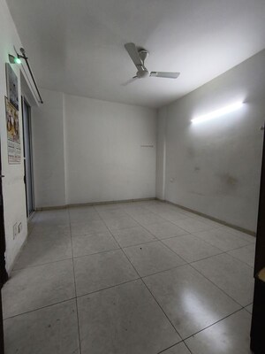 Room in 4 BHK Apartment at Sushma Infinium, Ghazipur – for Rent