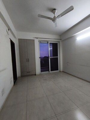 Room in 4 BHK Apartment at Sushma Infinium, Ghazipur – for Rent