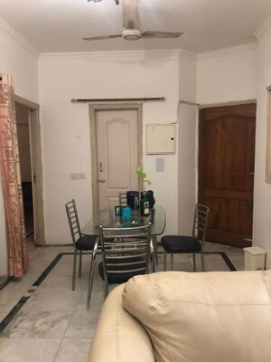 Living Room in 2 BHK Builder Floor at SS Mayfield Gardens, Sector 51 – for Rent