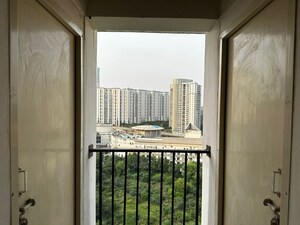 Balcony in Studio Apartment at DLF The Camellias, Sector 42 – for Sale