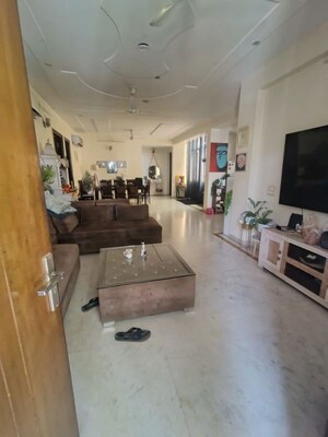 Living Room in 3 BHK Builder Floor at Sector 50 – for Rent
