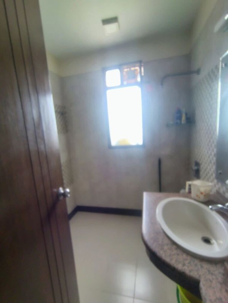 Bathroom, unitech-south-city-ii 3 Bedroom 1800 Sq.Ft. Builder Floor In Sector 50 Gurgaon 10168492