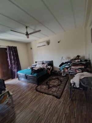 Living Room in 3 BHK Builder Floor at Unitech South City II, Sector 50 – for Rent