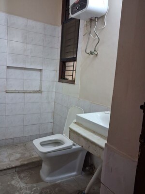 Bathroom in 2.5 BHK Builder Floor at Unitech South City II, Sector 50 – for Rent