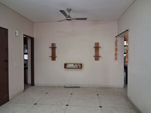 Room in 2.5 BHK Builder Floor at Unitech South City II, Sector 50 – for Rent