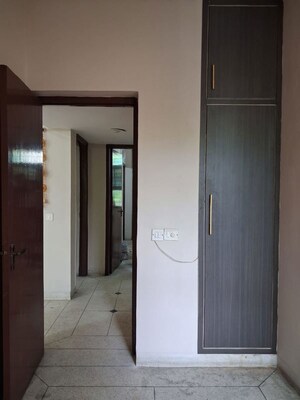 Room in 2.5 BHK Builder Floor at Unitech South City II, Sector 50 – for Rent