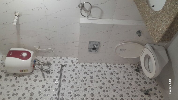 Bathroom, ss-mayfield-gardens 3 Bedroom 1500 Sq.Ft. Builder Floor In Sector 51 Gurgaon 10166316