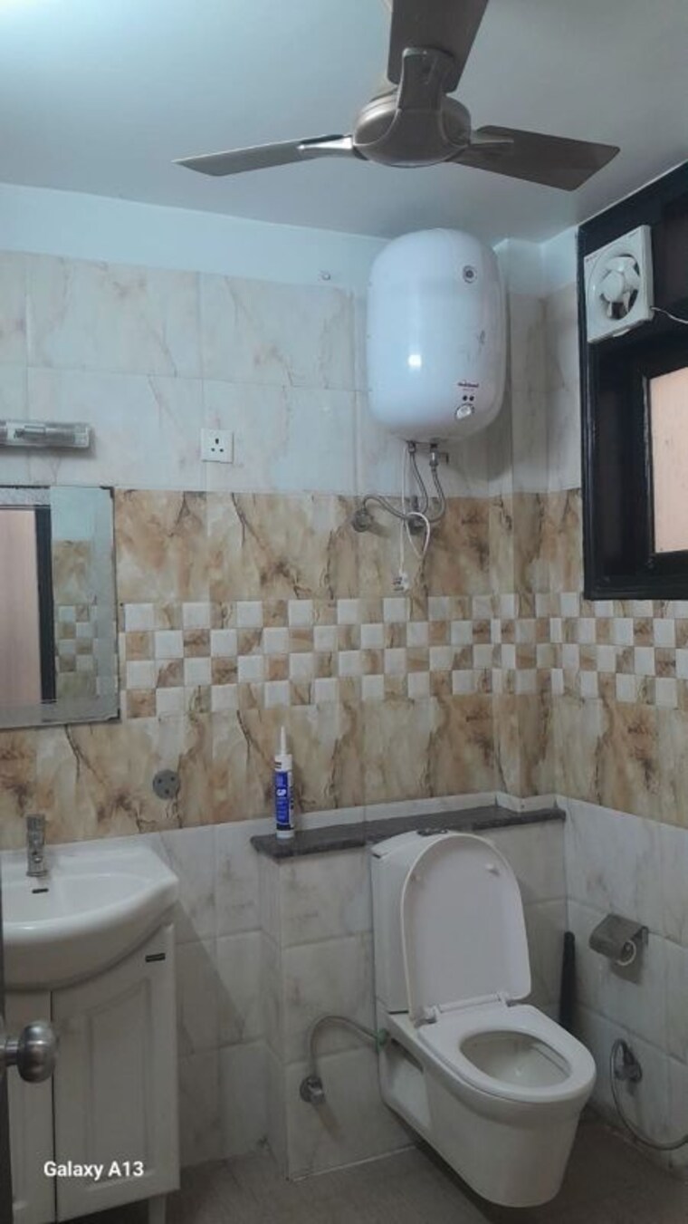 Bathroom, ss-mayfield-gardens 3 Bedroom 1580 Sq.Ft. Builder Floor In Sector 51 Gurgaon 10157623