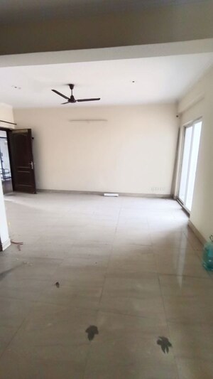 Room in 3 BHK Apartment at Saviour Park, Mohan Nagar – for Rent