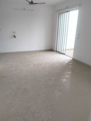 Room in 2 BHK Apartment at Beharay Rathi Pleasent Park, Pune Sholapur Road – for Rent