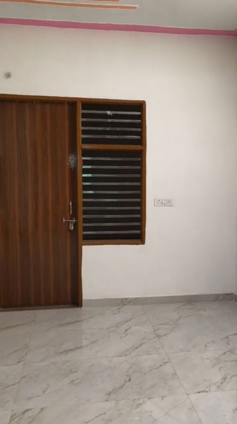 Room, adarsh nagar 4 Bedroom 100 Sq.Yd. Independent House In Adarsh Nagar Faridabad 10168517