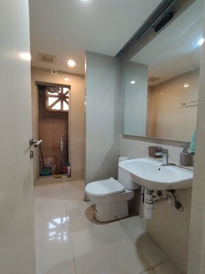 Team Area in 2 BHK Apartment at Hiranandani Meadows, Manpada – for Rent