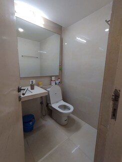 2 BHK Apartment For Rent in Hiranandani Meadows