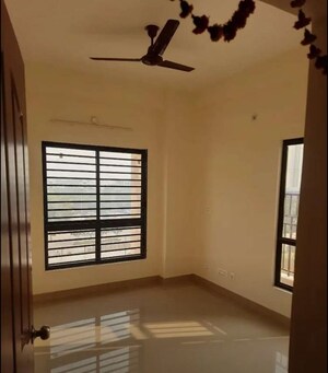 Room in 3 BHK Apartment at Chinhat – for Rent