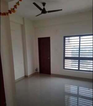 Room in 3 BHK Apartment at Chinhat – for Rent